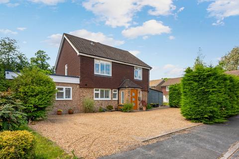 4 bedroom detached house for sale, Hurley Close, Walton-on-Thames, KT12