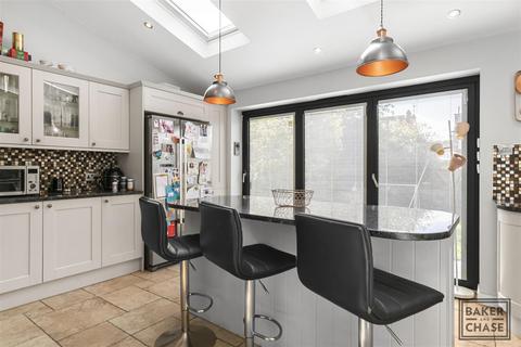 4 bedroom end of terrace house for sale, Halstead Gardens, London N21