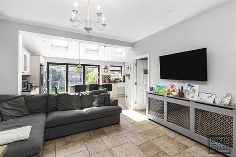 4 bedroom end of terrace house for sale, Halstead Gardens, London N21