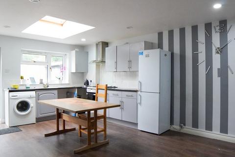 3 bedroom terraced house to rent, Eighth Avenue, Bristol BS7