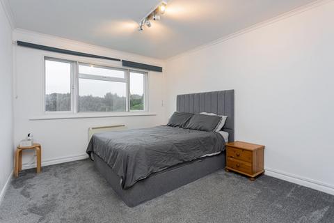 1 bedroom flat for sale, Longbridge Road, Horley RH6