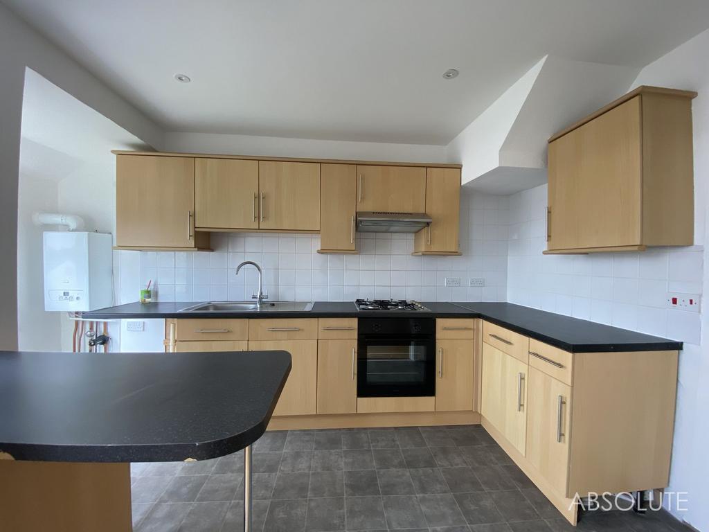 Empire Road, Torquay, TQ1 3 bed terraced house to rent £1,200 pcm (£