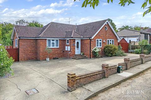 4 bedroom bungalow for sale, Ramsden View Road, Wickford