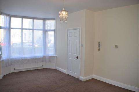 2 bedroom flat to rent, Vallance Gardens, Hove