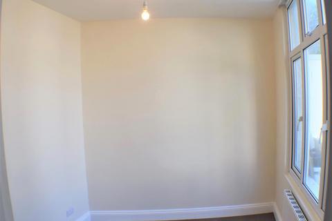 2 bedroom flat to rent, Vallance Gardens, Hove