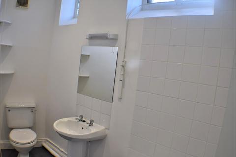 2 bedroom flat to rent, Vallance Gardens, Hove