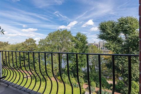 3 bedroom apartment to rent, Riverview Gardens, Barnes, London