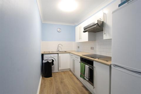 2 bedroom flat to rent, Snowdon Road, Bournemouth