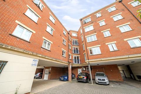 2 bedroom flat for sale, Woking,  Surrey,  GU21