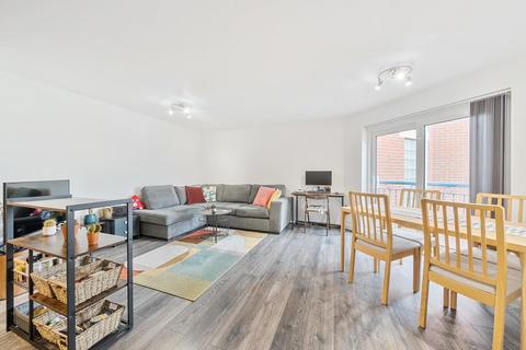 2 bedroom flat for sale, Woking,  Surrey,  GU21