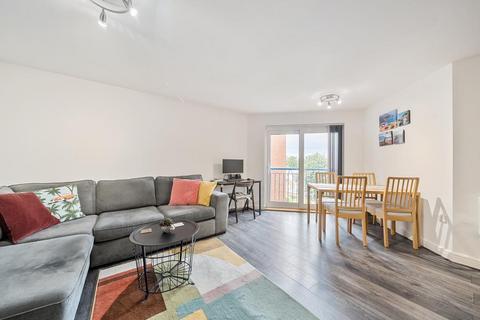 2 bedroom flat for sale, Woking,  Surrey,  GU21