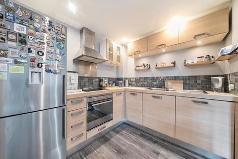 2 bedroom flat for sale, Woking,  Surrey,  GU21