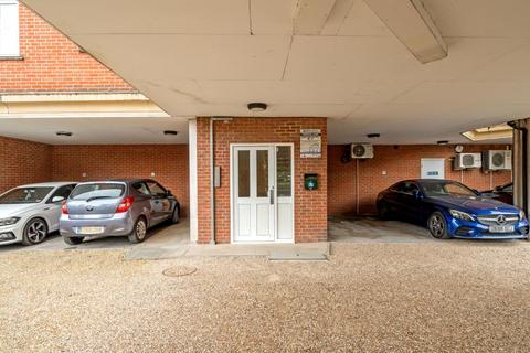 2 bedroom flat for sale, Goldsworth Road, ,  Woking,  GU21