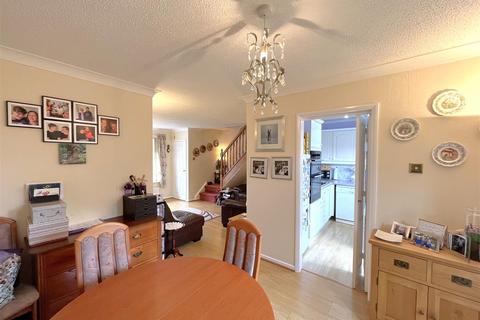 4 Crane Close, Warwick, CV34 5HB
