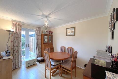 4 Crane Close, Warwick, CV34 5HB