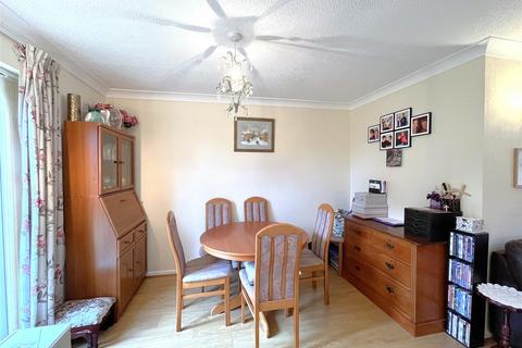 4 Crane Close, Warwick, CV34 5HB