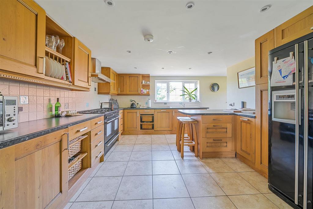 St. Ediths Marsh, Bromham 4 bed detached house to rent £2,000 pcm (£