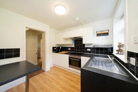 2 bedroom flat for sale, Glebe Park, Strathmiglo, KY14