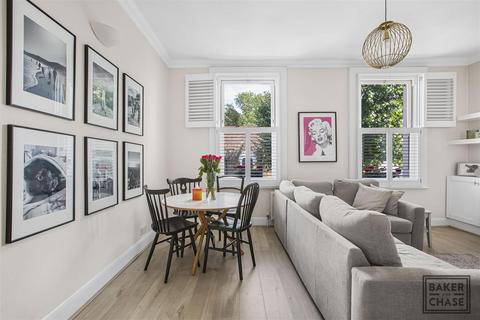 2 bedroom flat for sale, Russell Road, London N13