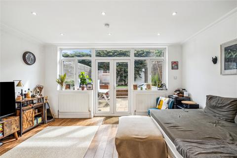 2 bedroom apartment to rent, Cairns Road, SW11