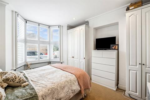 2 bedroom apartment to rent, Cairns Road, SW11