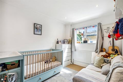 2 bedroom apartment to rent, Cairns Road, SW11