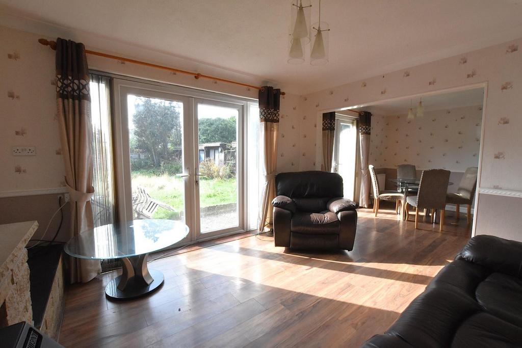 Lincoln Gardens, Scunthorpe 3 bed semidetached house for sale £135,000