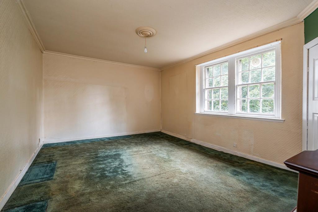 Northfield Gardens, Edinburgh EH8 2 bed flat for sale £175,000