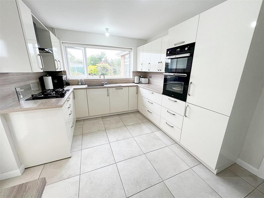 Kitchen breakfast room