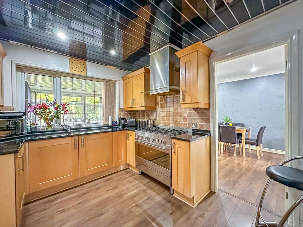 Stockwell Drive, Upper Batley 3 bed detached house for sale £350,000