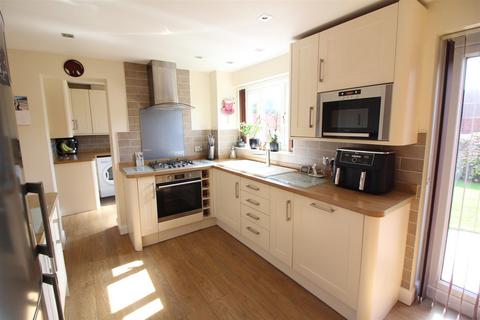 4 bedroom detached house for sale, Brierlands Close, Leeds LS25