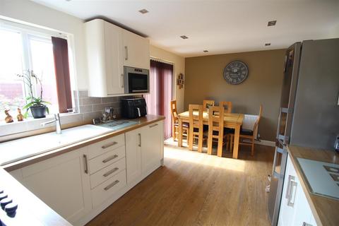 4 bedroom detached house for sale, Brierlands Close, Leeds LS25