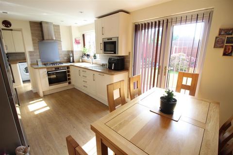 4 bedroom detached house for sale, Brierlands Close, Leeds LS25