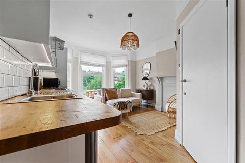 1 bedroom flat for sale, Holmesdale Road, London