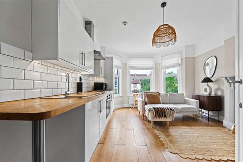 1 bedroom flat for sale, Holmesdale Road, London