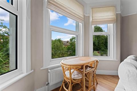 1 bedroom flat for sale, Holmesdale Road, London