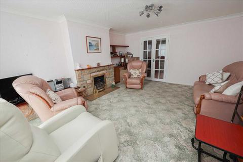 3 bedroom semi-detached house for sale, Cedar Close, Lincoln