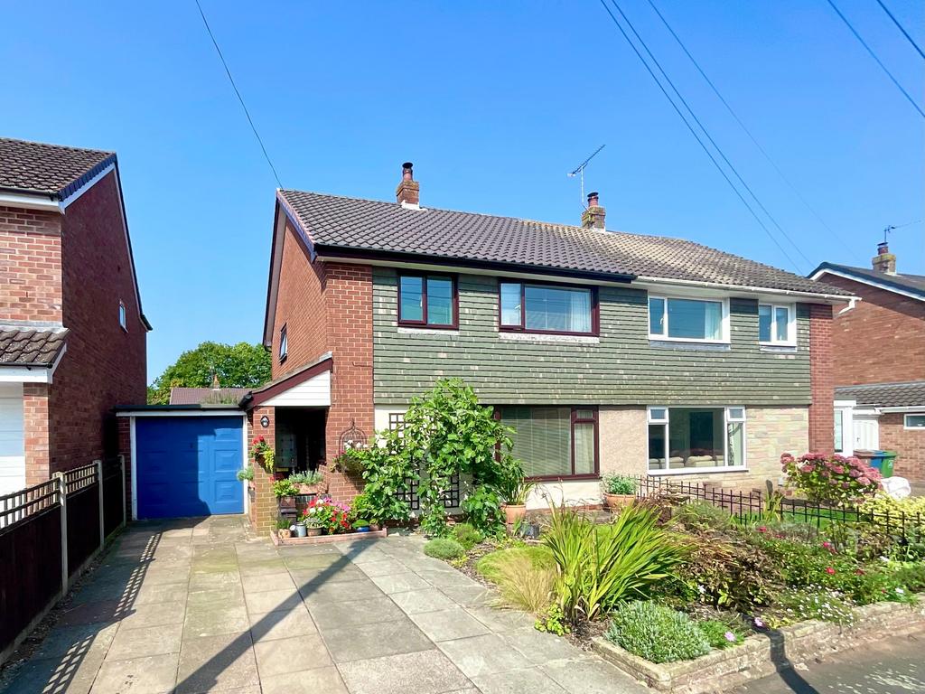 Meadow Way, Stone, ST15 3 bed semidetached house for sale £269,950