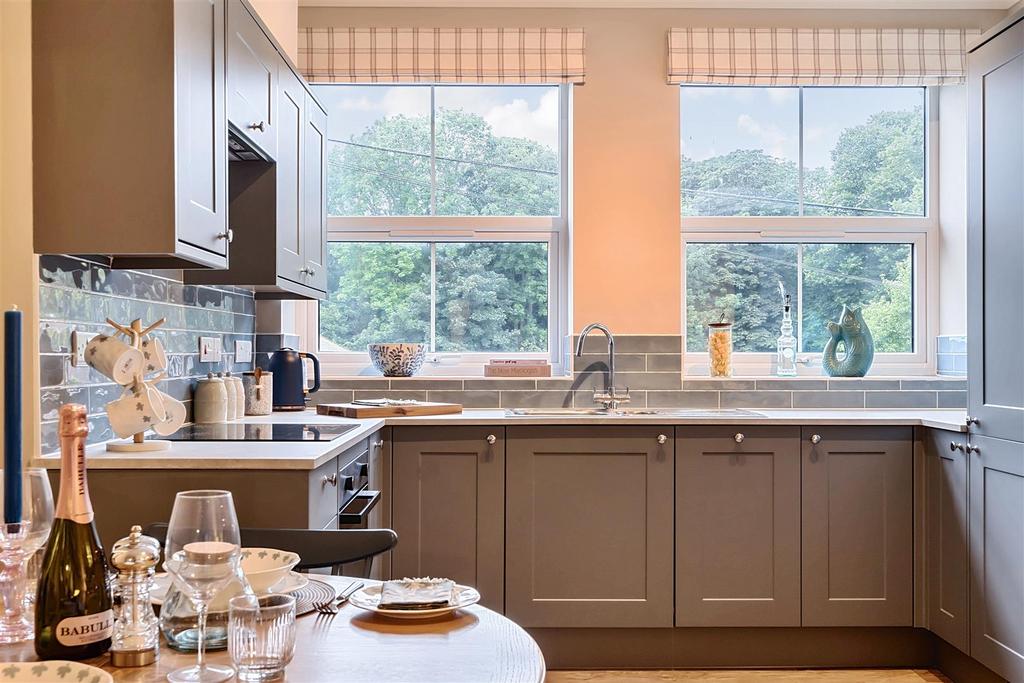 Lifestyle Kitchen &amp; Dining