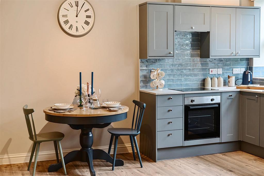 Kitchen &amp; Dining