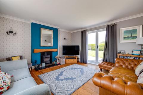 Alpha Cottage Wrexham Road, Pulford, Chester, CH4 9DG