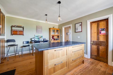 Alpha Cottage Wrexham Road, Pulford, Chester, CH4 9DG