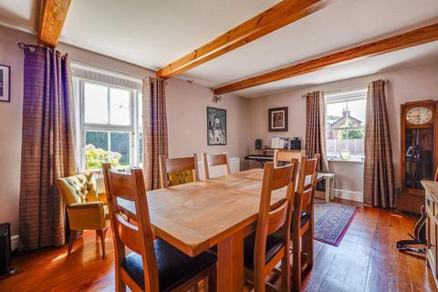 Alpha Cottage Wrexham Road, Pulford, Chester, CH4 9DG
