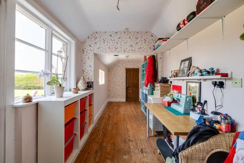 Alpha Cottage Wrexham Road, Pulford, Chester, CH4 9DG