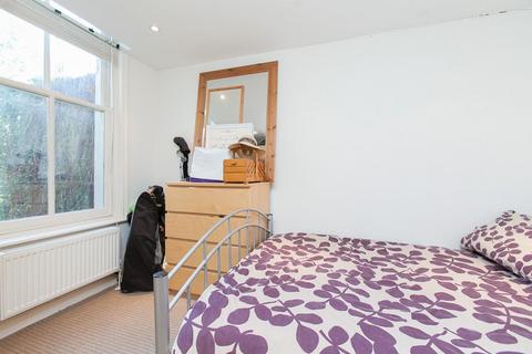 2 bedroom flat to rent, Helix Road, SW2