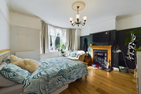 111 Queens Park Parade, Northampton, NN2 6LR