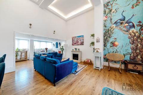 3 bedroom flat for sale, Charlotte Court, Bermondsey, SE1