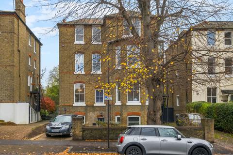 3 bedroom flat to rent, Kidbrooke Grove London SE3