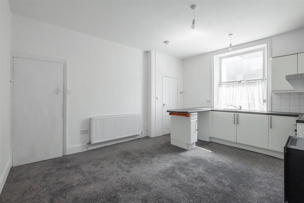 Living / Kitchen
