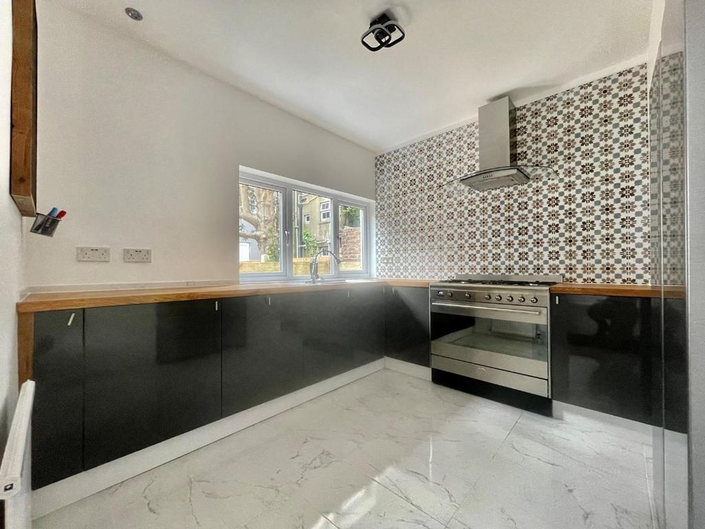 Connaught Road, Folkestone, CT20 2 bed apartment to rent £1,250 pcm